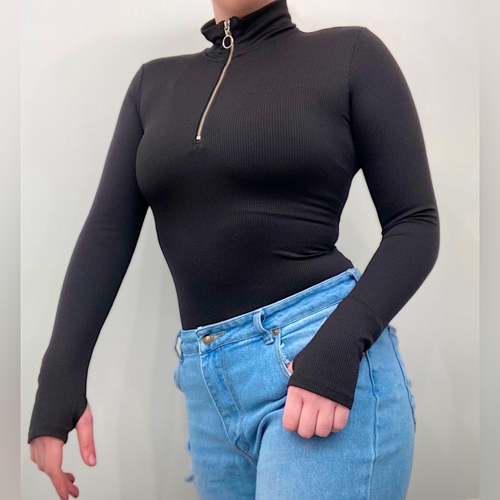 This body con, H&M, top makes for the perfect casual yet classy look.